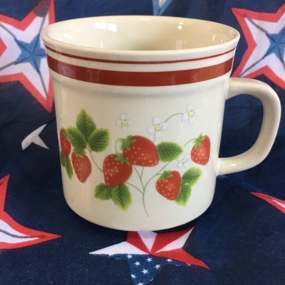 Vintage Fujistone Berries 8493 Small Coffee Cup - Picture 1 of 5